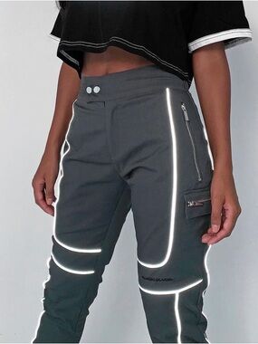 NWOT. Maniere De Voir reflective piped cargo jogger pants Size SMALL (8)